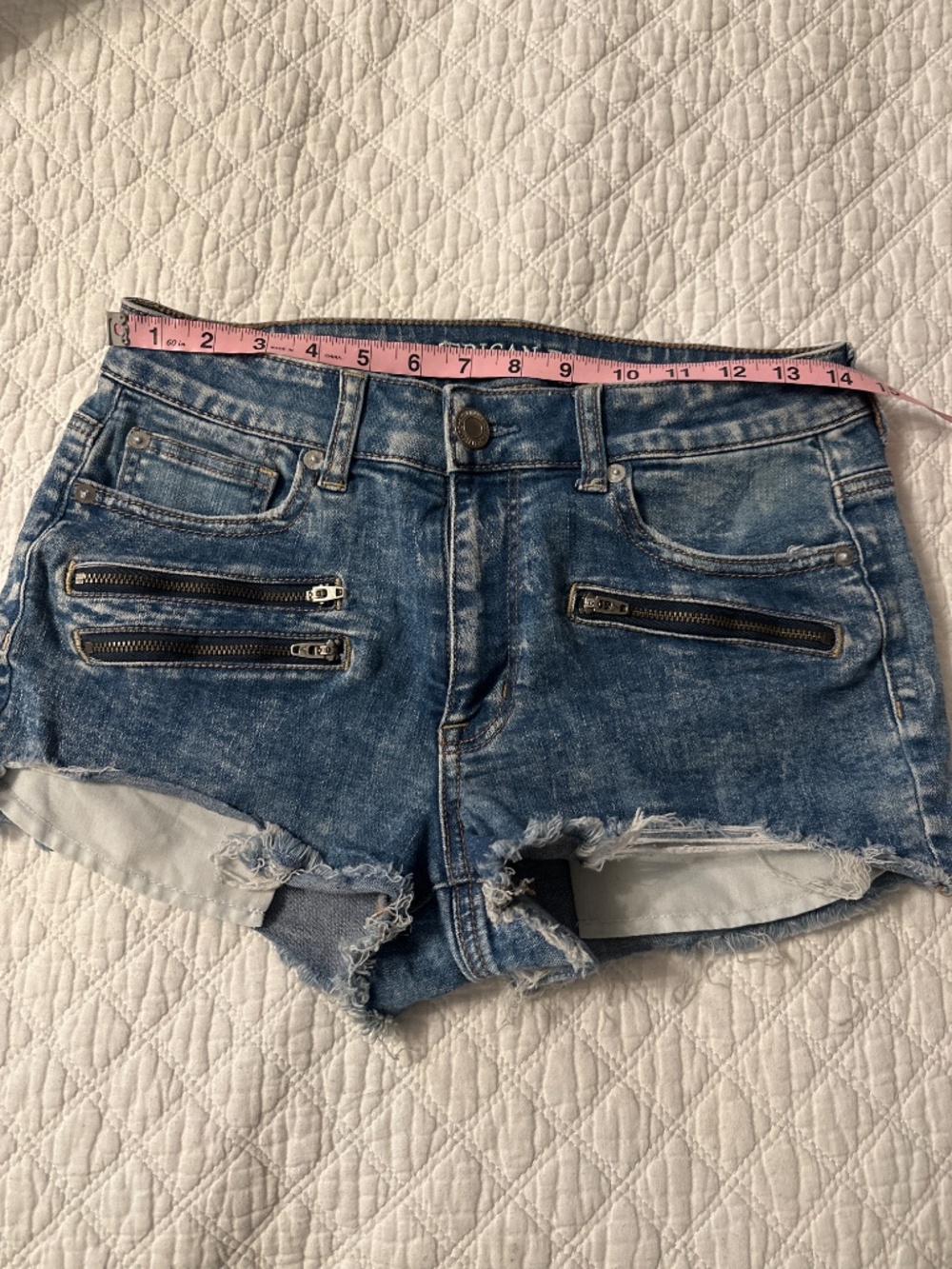 ✨ 3 for $30 ✨ AE Shorts - Picture 2 of 3